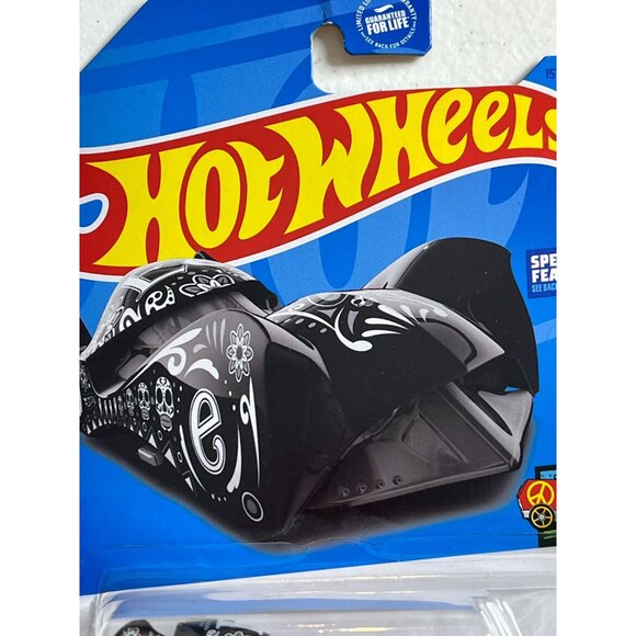 Hot Wheels Cloak & Dagger Art Cars 10/10 Special Feature Diecast 1:64 - Picture 4 of 10